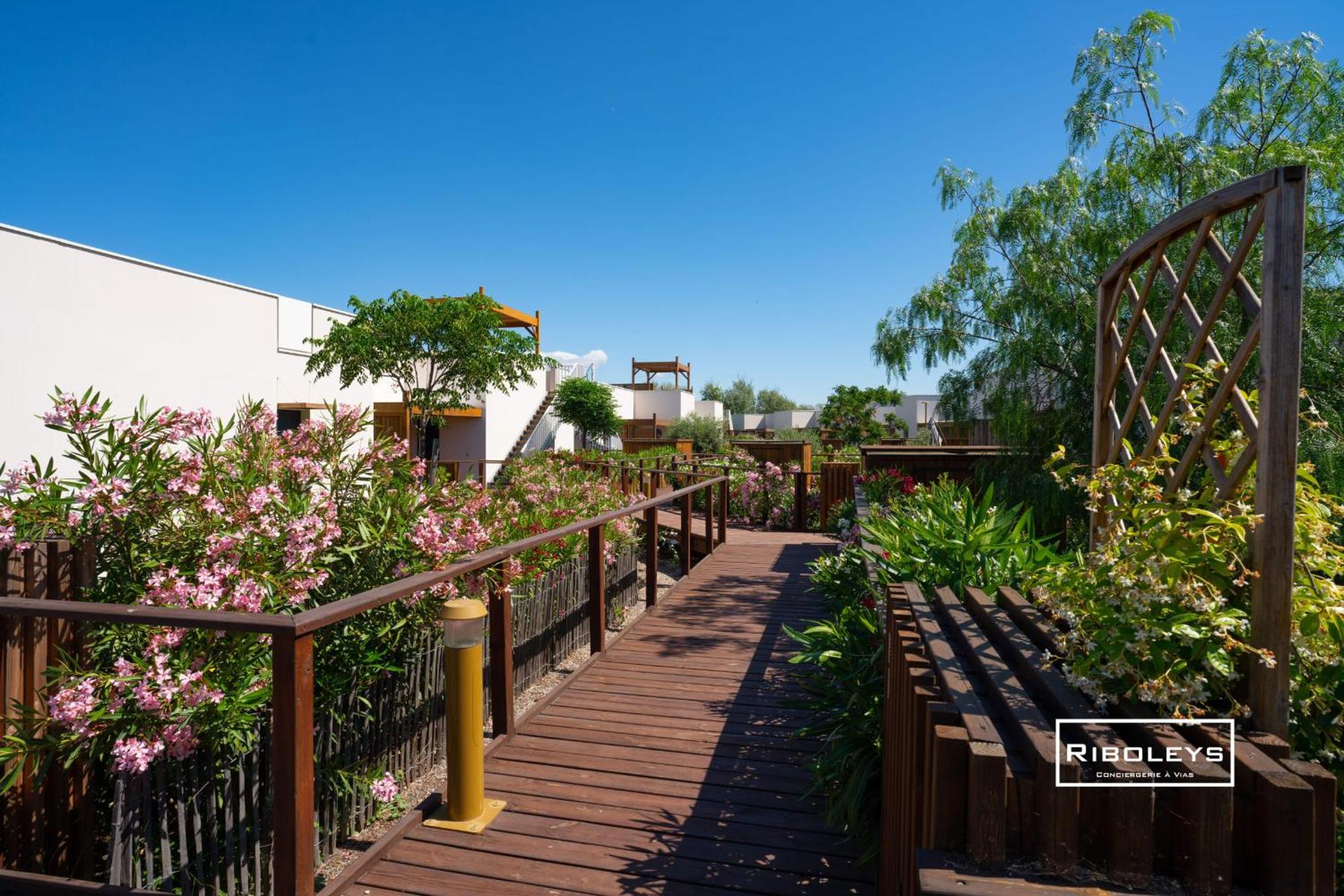 Marina Lodge - Villa T3 en résidence avec piscine Vias Esterno foto
